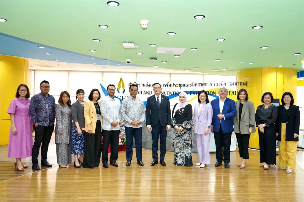 MyCEB's tweet photo. A courtesy visit to Thailand Convention & Exhibition Bureau (TCEB)in Bangkok.
Read more at: https://t.co/IRn9BN2DeZ
#MyCEB #MyMOTAC #MeetInMalaysia #BEGreaterTogether #BusinessEvents https://t.co/K6aFSun0G6
