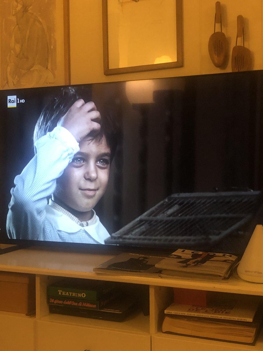 anytalessandra's tweet photo. Che lavoro PAZZESCO!! Quando la TV diventa CINEMA! @farchibugi la Fotografia di Luca Bigazzi…da 1000 premi! #lastoria https://t.co/zRa9sbQsoU