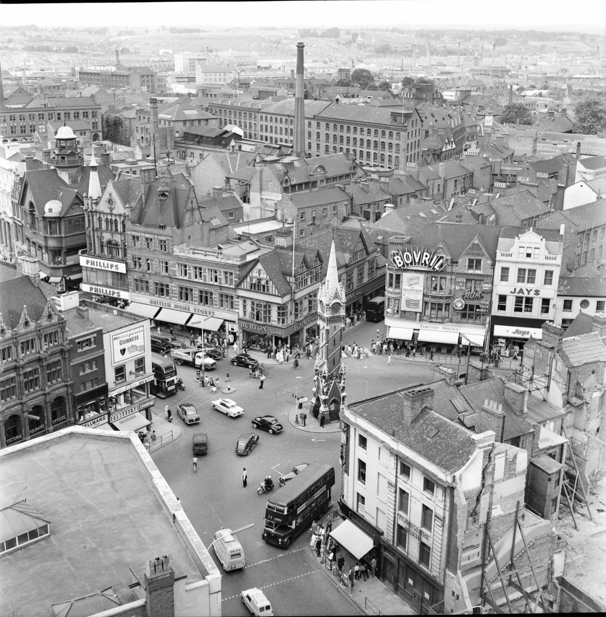 A free exhibition combines archive photos and paintings to bring to life Leicester's history. Leicester Vistas takes pride of place at Leicester Museum and Art Gallery until March 10. More details here: ow.ly/p7yT50Qtsbo