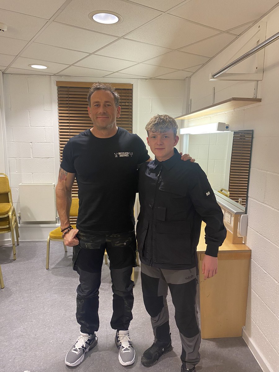 davekeighley80's tweet photo. Great show last night @jason_carl_fox great stories bringing back some memories. Can’t stop thinking about bears after the pub conversations after 😂 @Dylankeighley4 loved it. Thanks for the tickets mate #lifeatthelimit https://t.co/1GCdFEmGS9