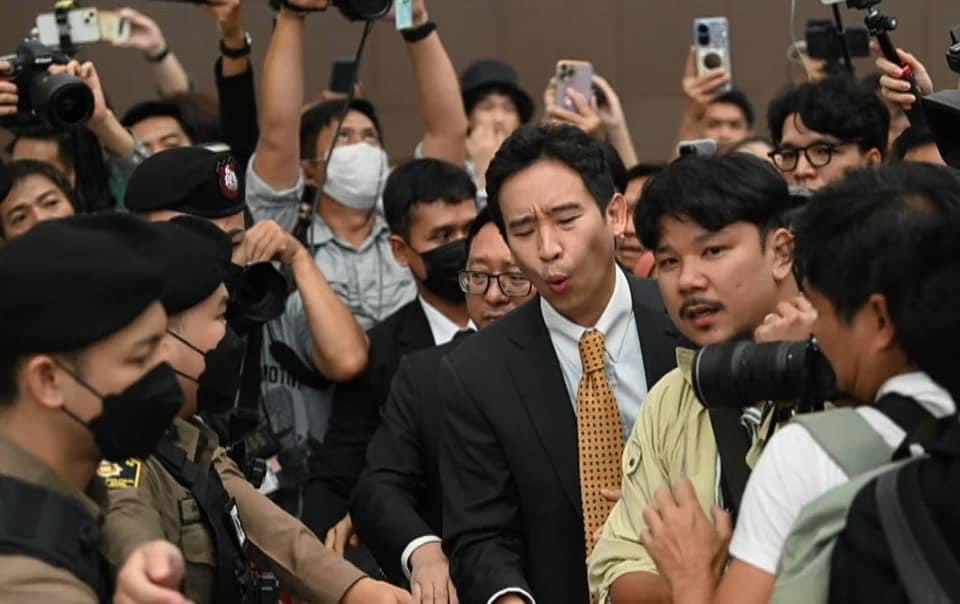 มาค่ะ!!สนับสนุนการทำงานของพวกเราได้โดย

สมัครสมาชิก แบบรายปี 200 บาท หรือตลอดชีพ 2,000 บาท moveforwardparty.org/join/

บริจาคเงินให้พรรคก้าวไกลได้ที่ moveforwardparty.org/donation/

อุดหนุนเงินภาษีให้พรรคก้าวไกลรหัส 164 ในแบบแสดงภาษีเงินได้บุคคลธรรมดา

(รูปจากมติชน)
#พิธาลิ้มเจริญรัตน์