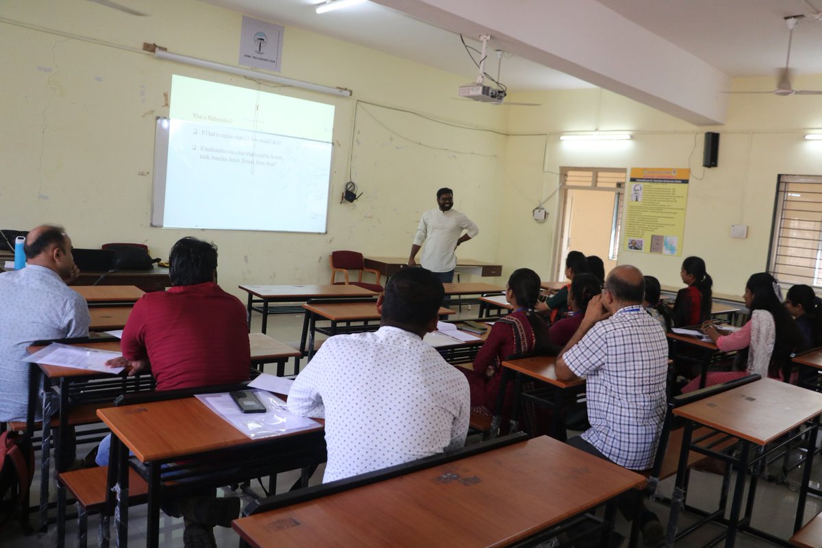 OmADevKul's tweet photo. #MSDEED Level 1 workshop at Rajaram College, Kolhapur. https://t.co/IFxEGn5epw