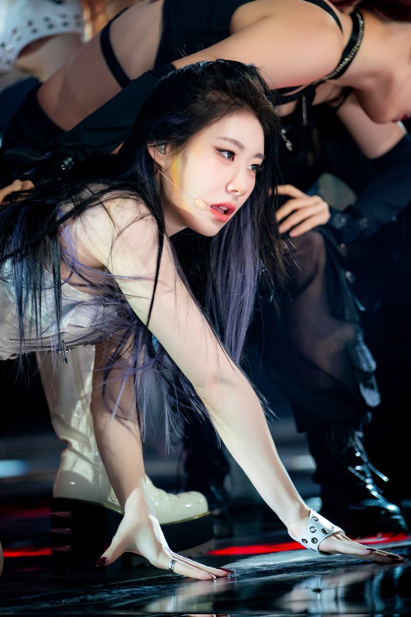 chaerykai's tweet photo. LEE CHAERYEONG YOUR'E INSANE https://t.co/QZT3gJBatf