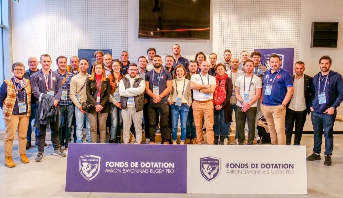 BenoitSt_Denis's tweet image. 🗓️ Dimanche j&apos;ai passé un agréable moment de partage et d’échange avec des blessés de guerre de la Maison #Athos avant le match de @avironrugbypro 🏉
.
.
.
🙏🏼 Merci à François et tous les bénévoles de son association de prendre soin d’eux 🇫🇷#AvecNosBlessés @Igesa_fr