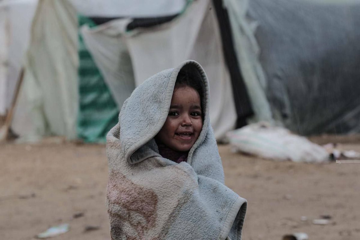 İnsanlık sınıfta kaldı 
Gazzeli çoçuklar da açlıktan sınıftan ayrıldı 

#GazaStarving