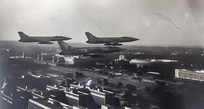 Winged Daggers over Delhi!

Marut aircraft of the IAF's No 10 Squadron participating in the #RepublicDay flypast.

#IAFHistory