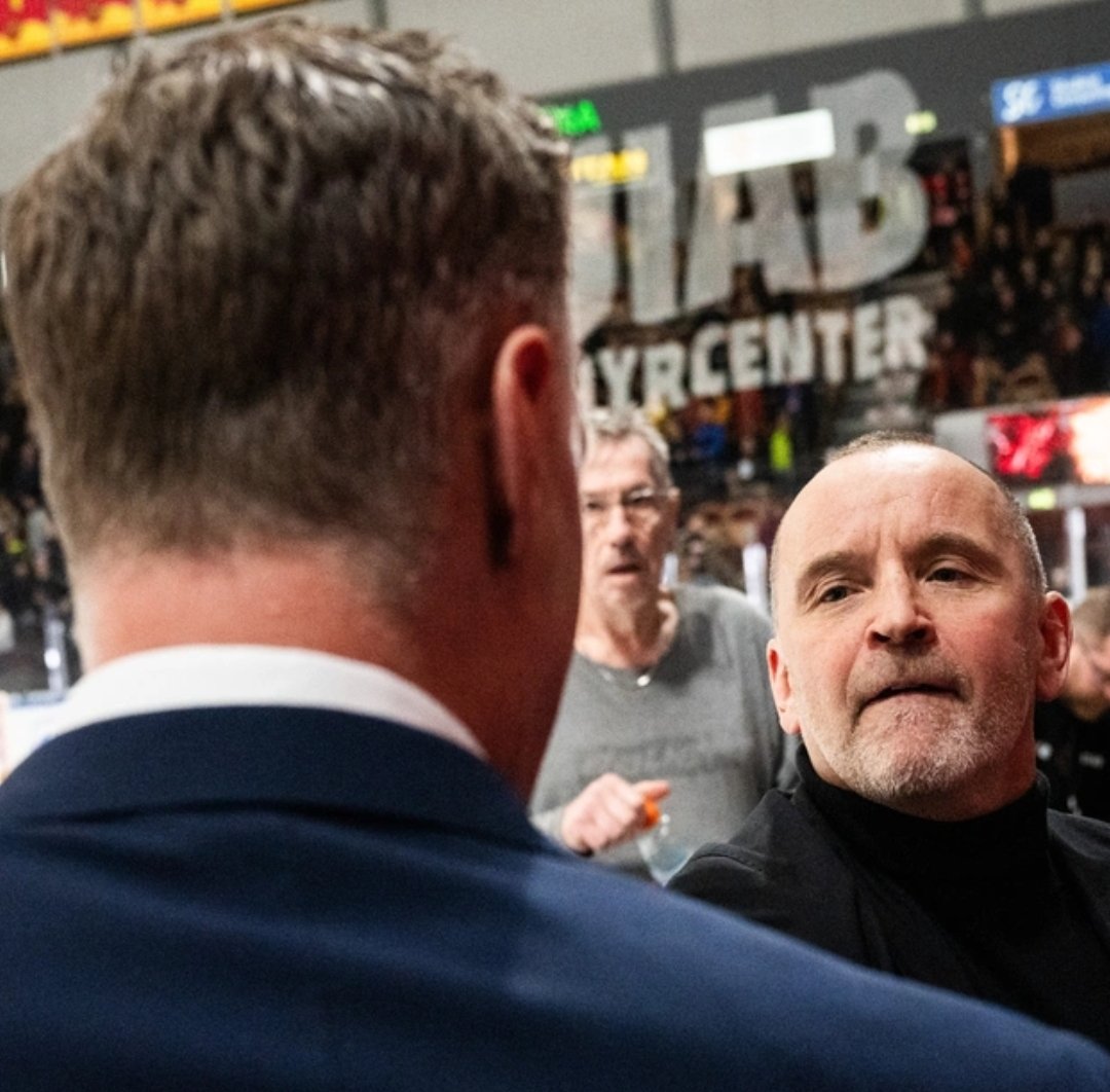 Arpe - Oborstad gaphals & efterbliven ren 🚩🏴 tweet media