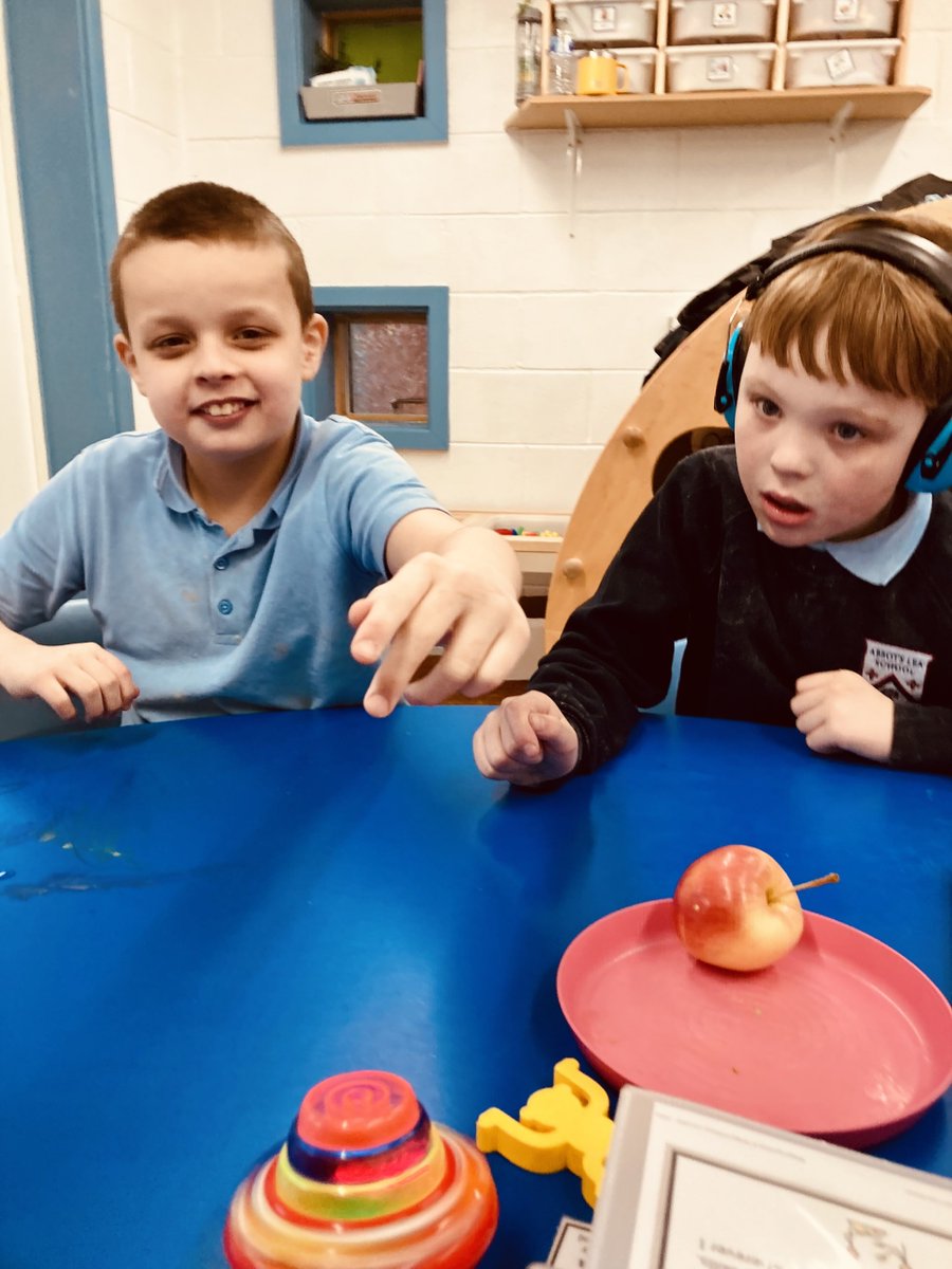 AbbotsLeaSchool's tweet image. Italy class loved bucket therapy this week! #buckettherapy #SALT #Bespokelearning #EQUALS 🪣