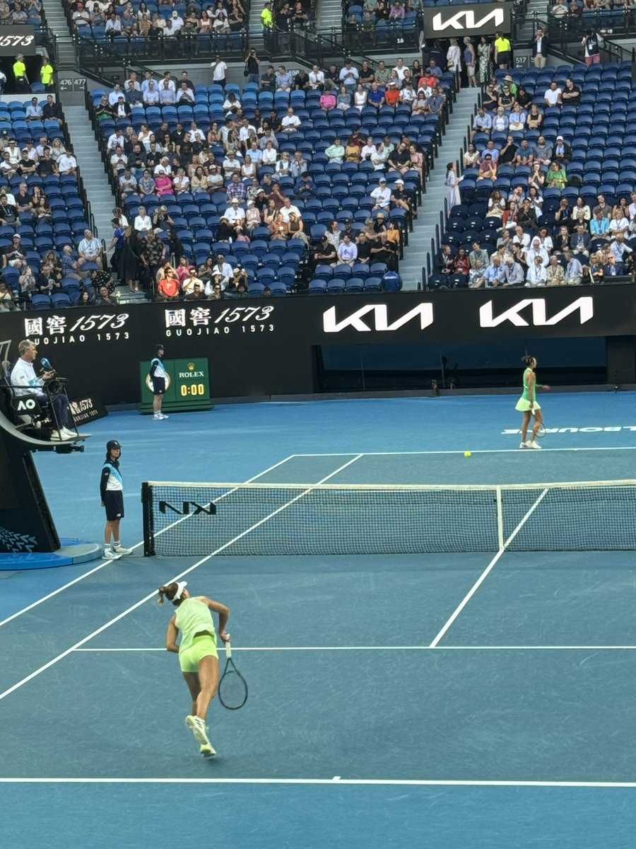 Here at Australian Open for the Quarter Finals 
First match 
Anna Kalinskaya vs Qinwen Zheng 
#lovetennis #melbourne