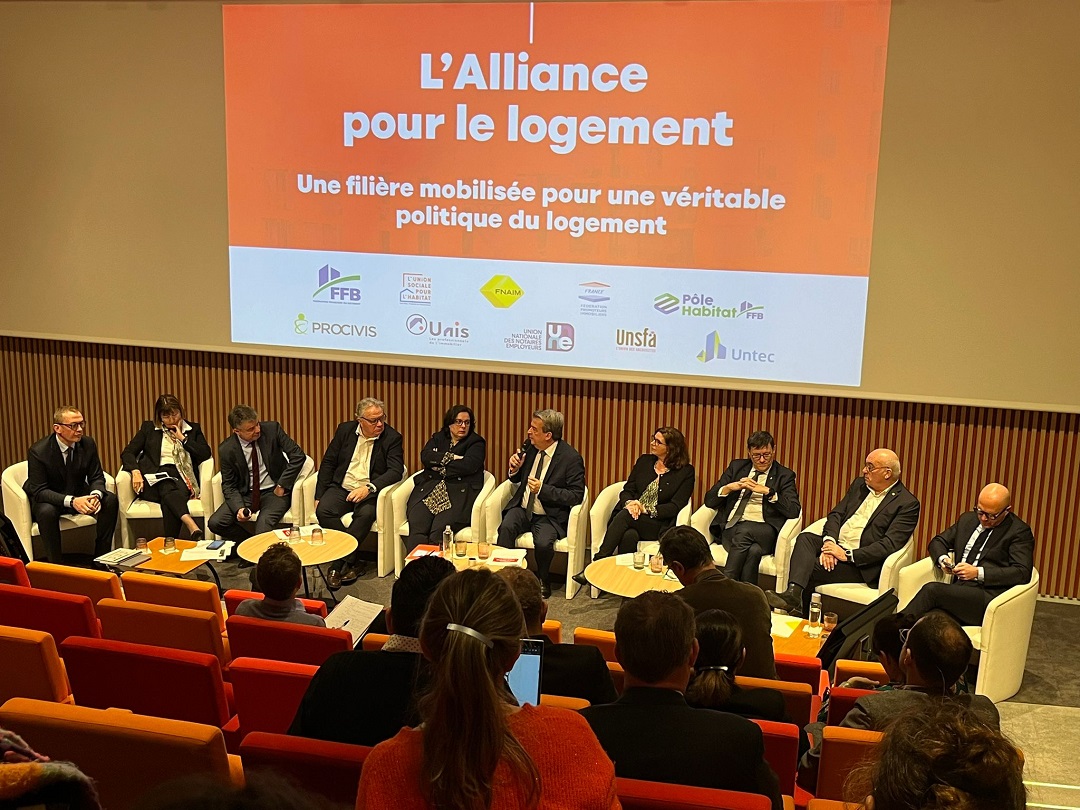 Pôle Habitat FFB (@habitatffb) on Twitter photo 📢 Conférence de Presse ALLIANCE POUR LE LOGEMENT 📢
<a href="/Gregory_Monod/">Gregory Monod</a>, Président <a href="/HabitatFFB/">Pôle Habitat FFB</a>
"Les Français vivent concrètement cette #crisedulogement.
Et ils estiment, comme nous, que le <a href="/gouvernementFR/">Gouvernement</a> n'a pas pris la mesure de celle-ci et qu'il ne fait pas ce qu'il faut pour 📢 Conférence de Presse ALLIANCE POUR LE LOGEMENT 📢
<a href="/Gregory_Monod/">Gregory Monod</a>, Président <a href="/HabitatFFB/">Pôle Habitat FFB</a>
"Les Français vivent concrètement cette #crisedulogement.
Et ils estiment, comme nous, que le <a href="/gouvernementFR/">Gouvernement</a> n'a pas pris la mesure de celle-ci et qu'il ne fait pas ce qu'il faut pour