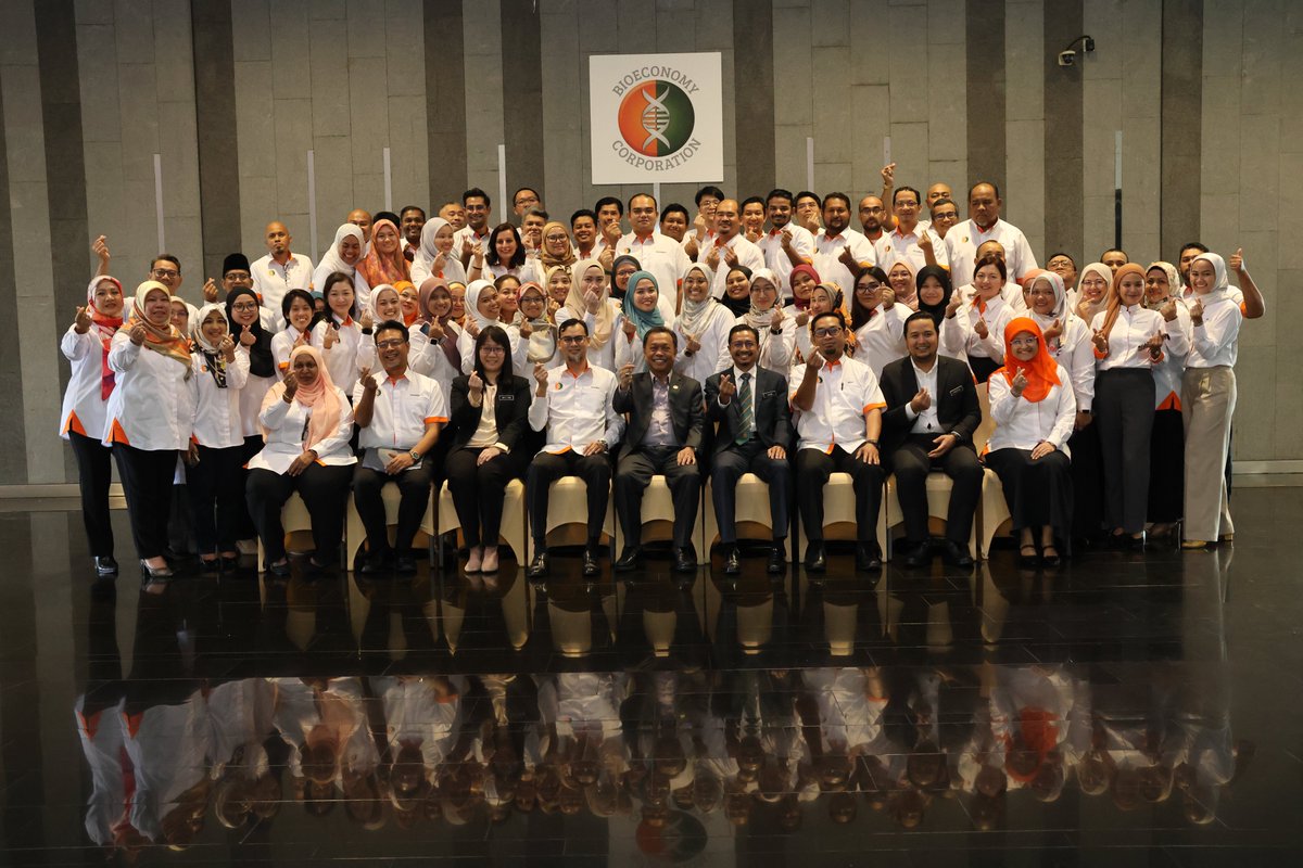 bioeconomycorp's tweet photo. Lawatan kerja Timbalan Menteri @officialmosti  YB Dato’ @YusopApdal  ke #BioeconomyCorporation. Dgn prinsip "Bioeconomy for all", Bioeconomy Corporation terus menyokong usaha 'Merakyatkan Sains, Menginsankan Teknologi, Mengarusperdanakan Inovasi' #MOSTI.

https://t.co/pG0b327ZNw https://t.co/KfTbrPDsfz