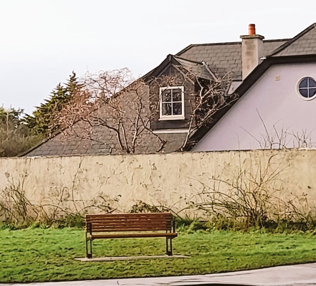 It's great to see a new addition to the streetscape with a new bench at corner of Seafield Rd and Seapark Rd. Also a couple more to come. Great work from @DCCclontarf and CRA. @loveclontarf_ie