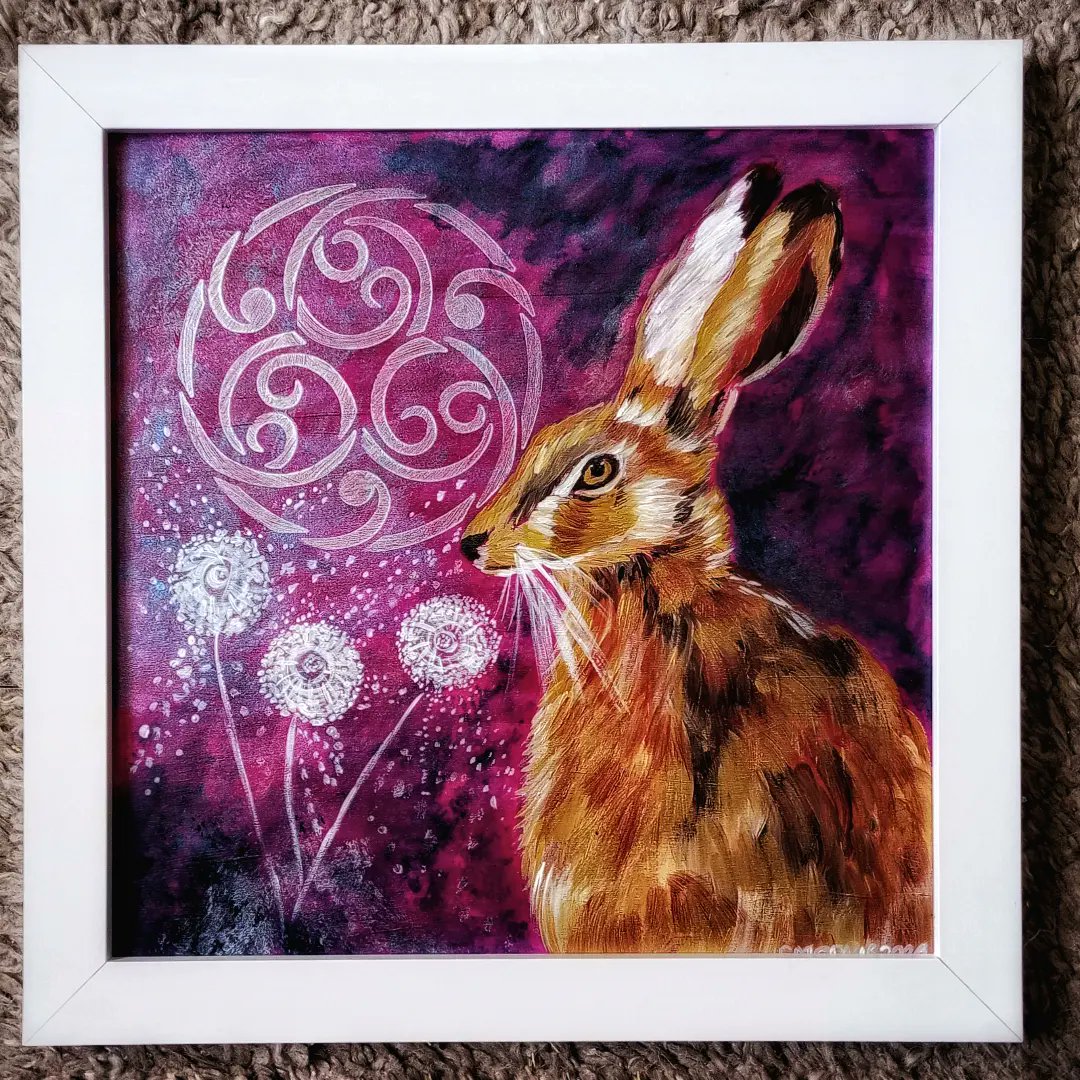 MogRagga's tweet photo. Good morning.
I thought I'd post this piece - 'In The Twitterlight' - as it's now listed in my Ko-fi shop (link in bio) so there's no need to chat to me via DM 😅.
Take care and have a good day.
#MHHSBD #WildlifeWednesday #OriginalArt #craftbizparty #WildHare #CelticKnot https://t.co/DXHhuvXPrc