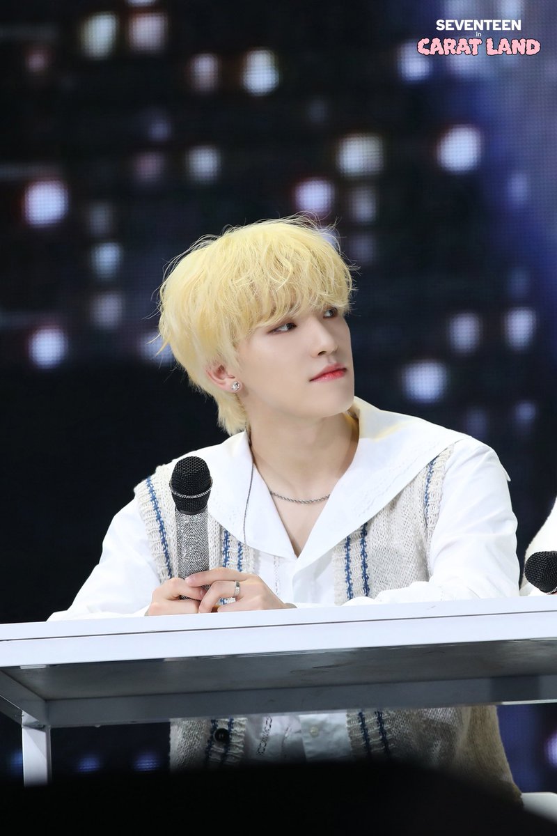 pledis_17's tweet photo. 2023 SVT 7TH FAN MEETING 〈SEVENTEEN in CARAT LAND〉 MEMORY BOOK+ Preview cuts #1

*RELEASE : 2024.2.5 (KST)

#SEVENTEEN #세븐틴 
#SVTinCARATLAND
#2023캐럿랜드메모리북 https://t.co/foSNFu2qvG