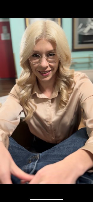 Had a delightful evening playing chess with the beautiful @YourTonyFoxy stay tuned for more! But for