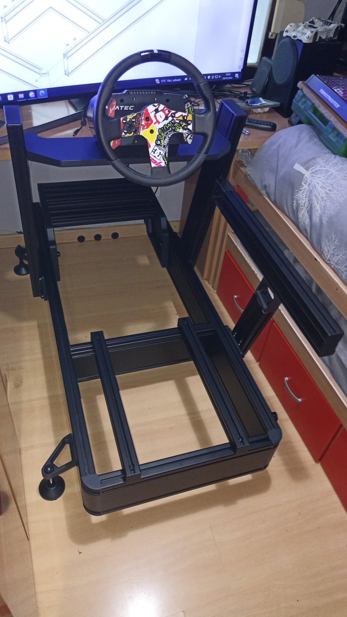 Casi terminado, estoy muy emocionado porque ahora voy a tener que salir por la ventana🤣, nos falta el baquet que lo cogeremos en <a href="/gpraceoficial/">GP Store</a> . Muchísimas gracias <a href="/EuSimlab/">simlab_eu</a> <a href="/iRacing/">iRacing</a> por el fantástico regalo estoy súper feliz🫶  
Y ahora sí... <a href="/Heikki360/">Xabier Sánchez</a> <a href="/Stradi81/">Stradi</a> <a href="/borja_zazo/">Borja Zazo</a>