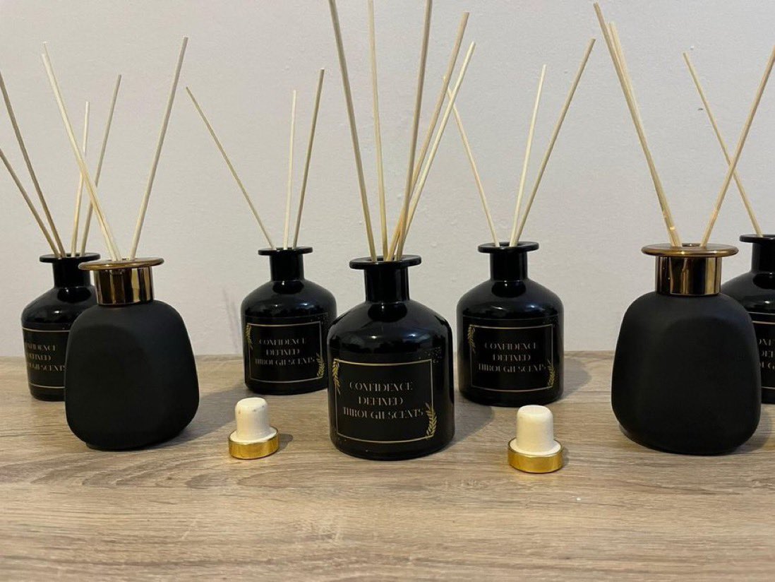 Ethelmackay_'s tweet photo. You don't have to do gift hunting for Valentine's, @ML_scents has most products you use to gift your significant other 

#MLScentsPocketStainRemover https://t.co/0oWBmBj61M