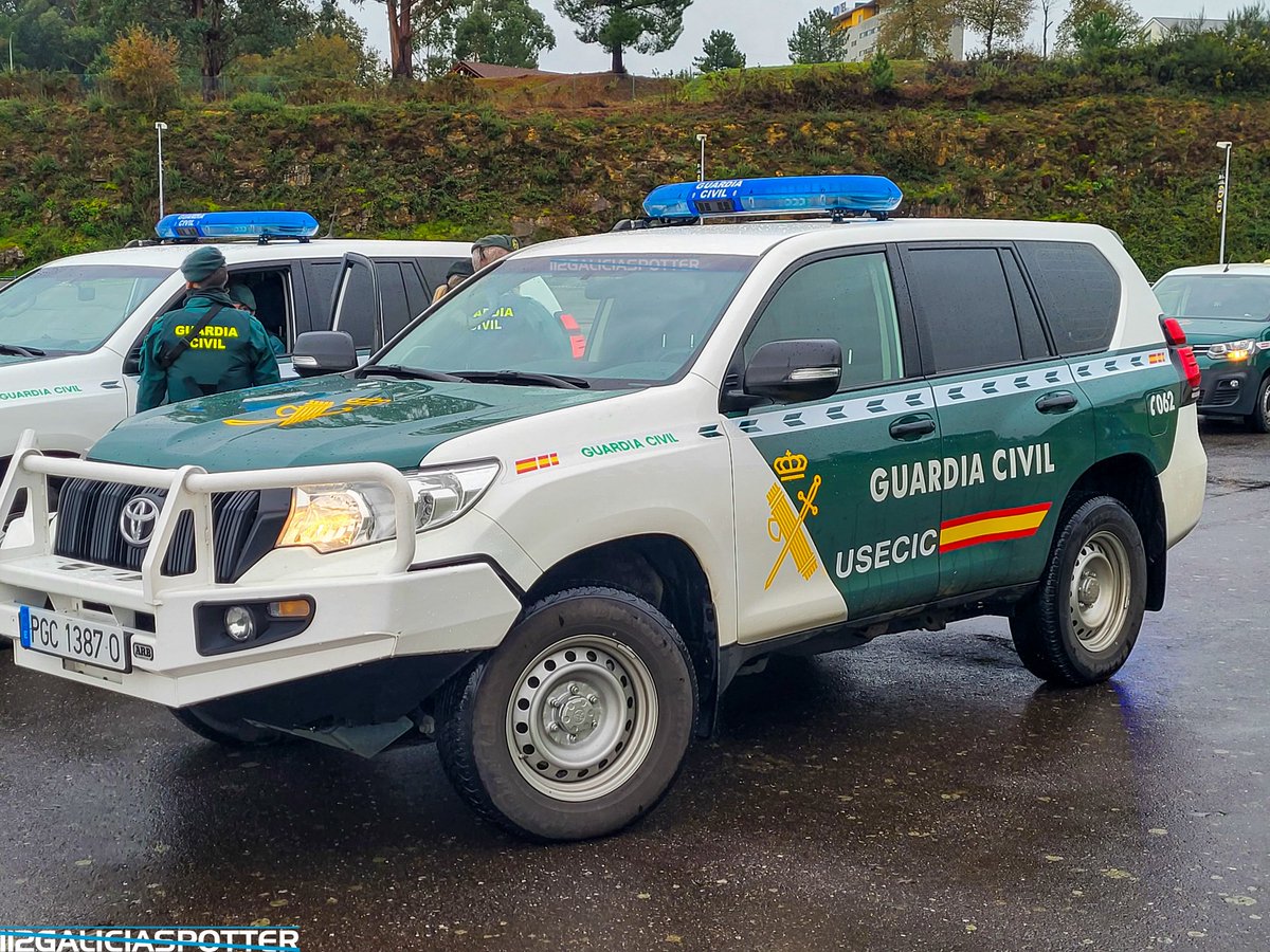 GaliciaSpotter's tweet photo. Toyota Land Cruiser perteneciente a la Usecic de la Guardia Civil de Pontevedra.
Carrozados por @veblinter .
#toyotalandcruiser #usecic #guardiacivil #guardiacivilcomprometidos #guardiacivilusecic #usecicpontevedra #sedexpo #sedexpo23 #sedexpo2023 #veblinter https://t.co/W10yc9xz3P