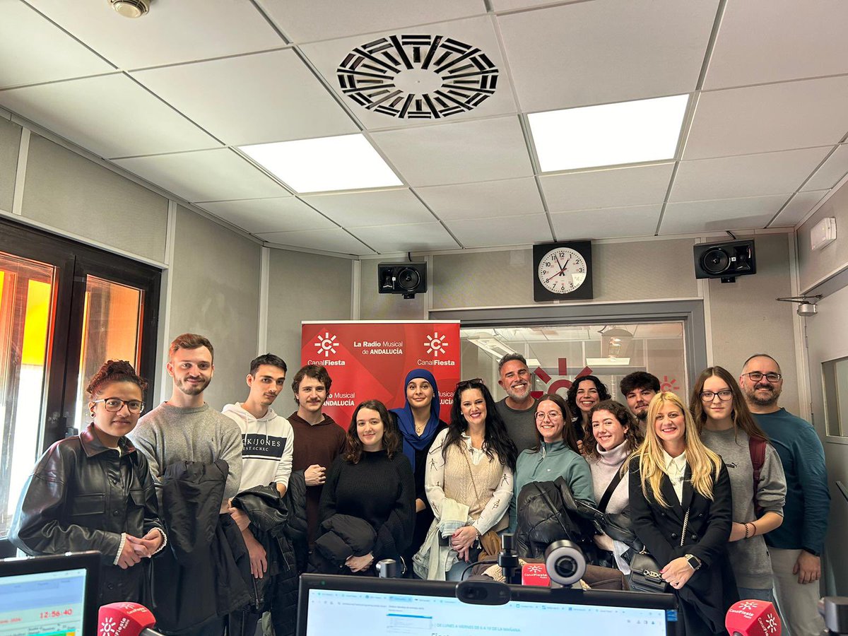 IESJesusMarin's tweet photo. 📻 DPTO. ADMINISTRACIÓN | Ayer, el #alumnnado de los grupos #S15AD, #S15AF y el #S25AD visitaron las instalaciones de #CanalSur y pudieron ver de cerca los programas de @dominguezja en @canalfiesta de @canalsurradiotv y #HoyEsDia con @tmoreno73.
#EquipoPolitecnico https://t.co/fHlYKHVqXe