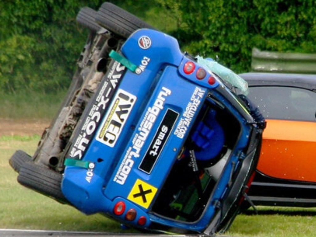 fudgesmart's tweet photo. @AutoPap @SeanOfNowhere Yes, smart car… 

Pics from Brands, Mallory Park and Snetterton (the painful one).

#thesmartracingclub #smarts4youracing
#j500ant https://t.co/ajkplb1QRh