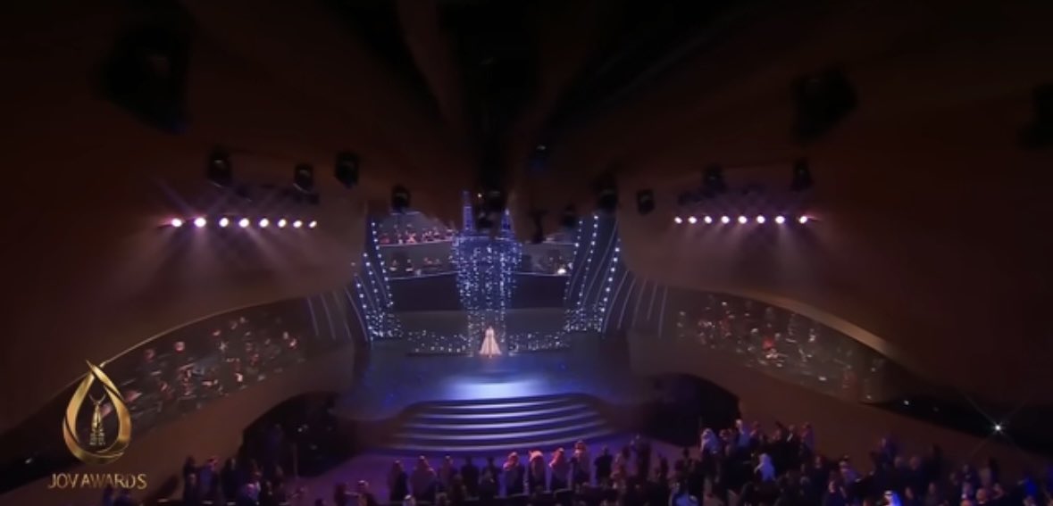 dhalajmy's tweet image. جن جنون الإعلام المصري لحظة تكريم #نجاة_الصغيرة في #الرياض 
يعاتبونها على ظهورها بهذا السن وكأن الإنسان مُلزم بأن يدفن نفسه عندما يكبر ويموت وهو حي!
وأن العمر والكِبر عار يُدارى بالاختباء.

نجاة الصغيرة التي عاشت منسية في بلدها ولا يكاد يذكرها أحد، في بيت مهترئ ووضع مادي سيّء ومع…