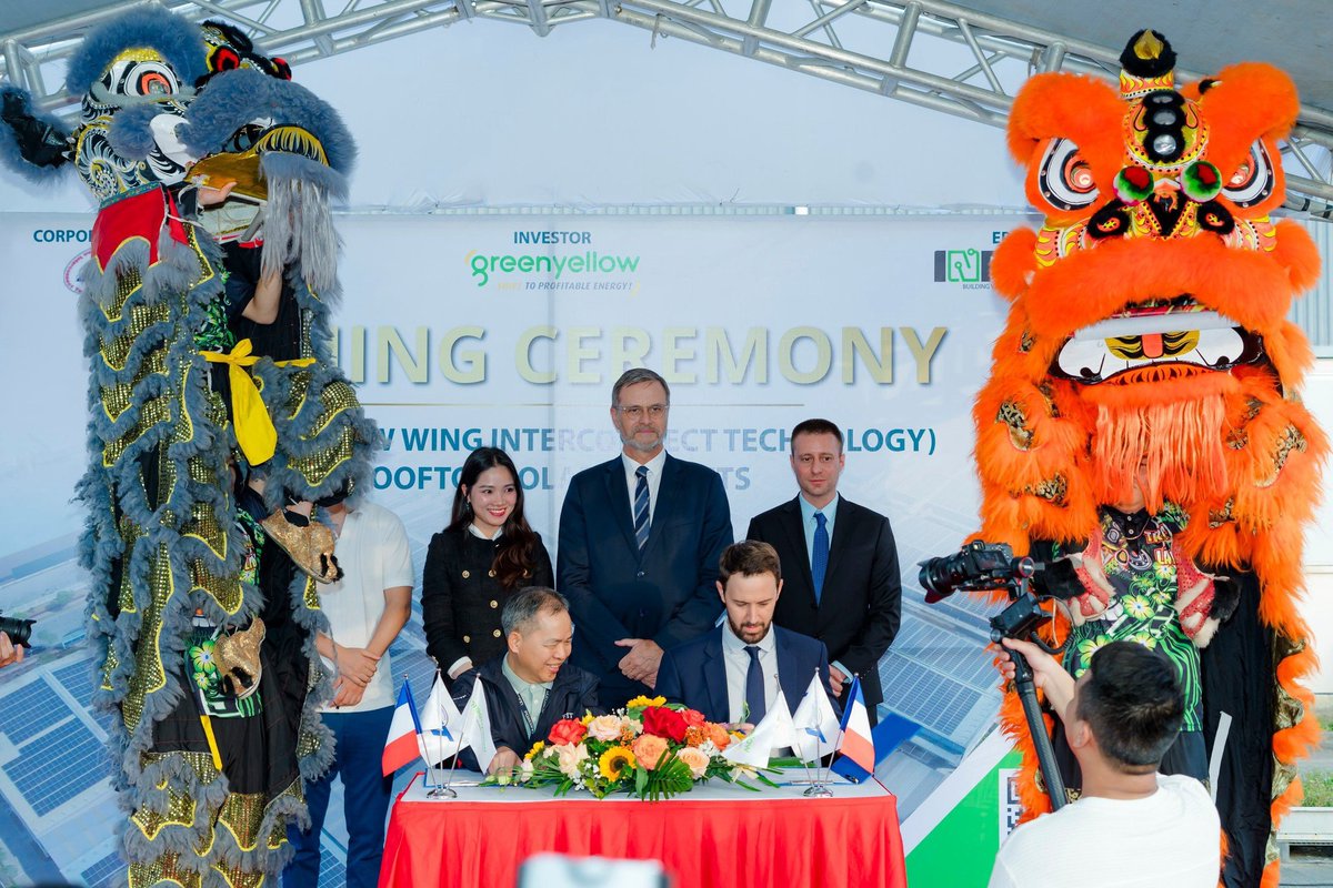 Sebastien Prioux (@priouxsebastien) on Twitter photo Proud to celebrate Foxconn Interconnect second deal for a 10MW solar PPA on their factory in Bac Giang, in presence of French Ambassador Olivier Brochet. Keep delivering meaningful projects. #jetp #pdp8 <a href="/FranceAuVietnam/">La France au Vietnam 🇫🇷🇻🇳</a> <a href="/greenyellow/">GreenYellow</a> <a href="/HonHai_Foxconn/">Hon Hai Technology Group (Foxconn)</a> Proud to celebrate Foxconn Interconnect second deal for a 10MW solar PPA on their factory in Bac Giang, in presence of French Ambassador Olivier Brochet. Keep delivering meaningful projects. #jetp #pdp8 <a href="/FranceAuVietnam/">La France au Vietnam 🇫🇷🇻🇳</a> <a href="/greenyellow/">GreenYellow</a> <a href="/HonHai_Foxconn/">Hon Hai Technology Group (Foxconn)</a>