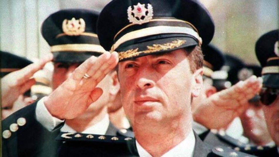 Diyarbakır Emniyet Müdürlüğü görevinde hain bir pusu sonucu şehit düşen Ali Gaffar Okkan’ı vefatının 23. yılında rahmet ve minnetle yâd ediyorum. 

Ruhu şad olsun.🇹🇷