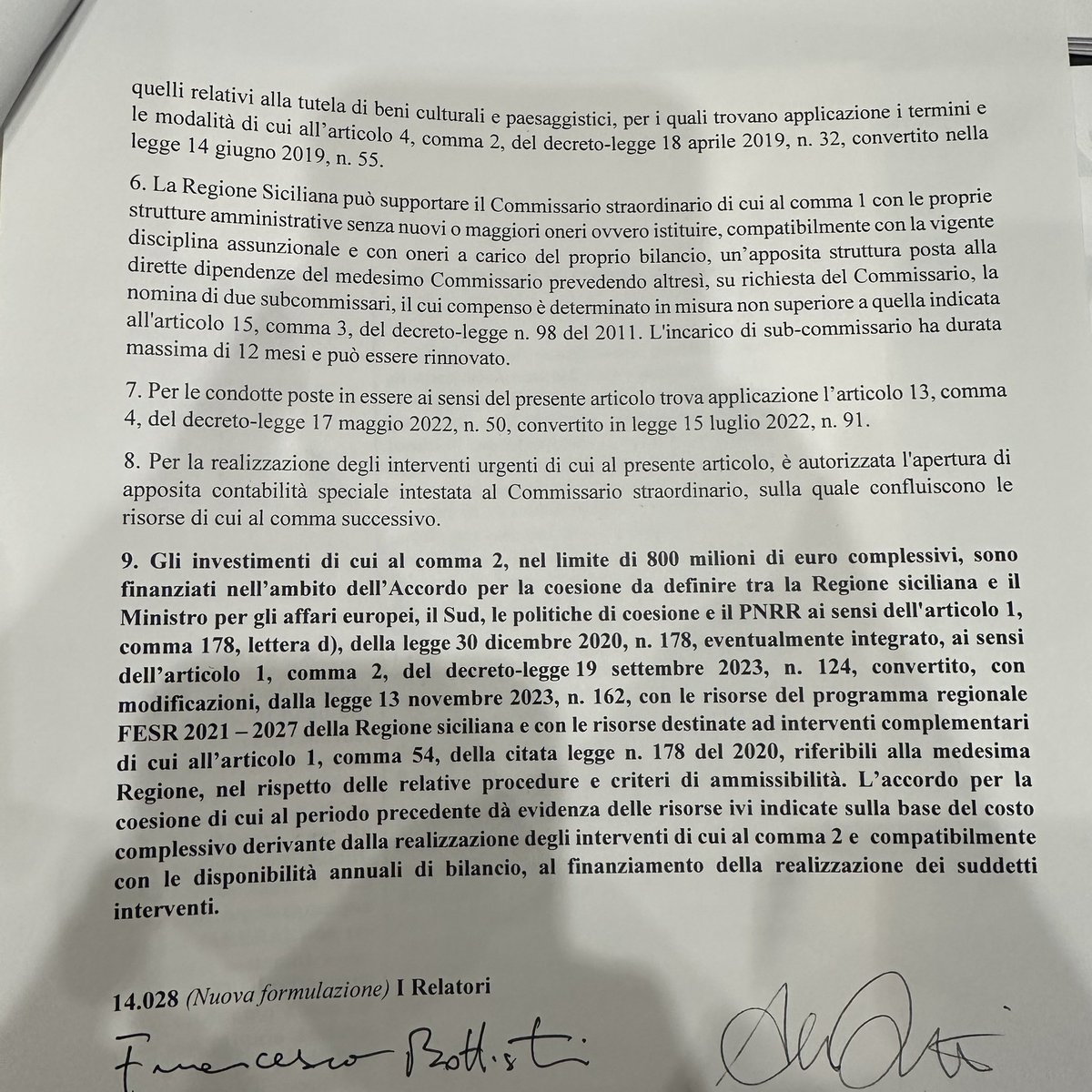 AngeloBonelli1's tweet image. Nel favore delle tenebre, alle ore 00.30, la maggioranza Meloni ha approvato nelle commissioni parlamentari un emendamento che destina quasi 1 mid di € per realizzare 2 inceneritori in Sicilia prevedendo deroghe ambientali e  immunità da danno civile al presidente Schifani