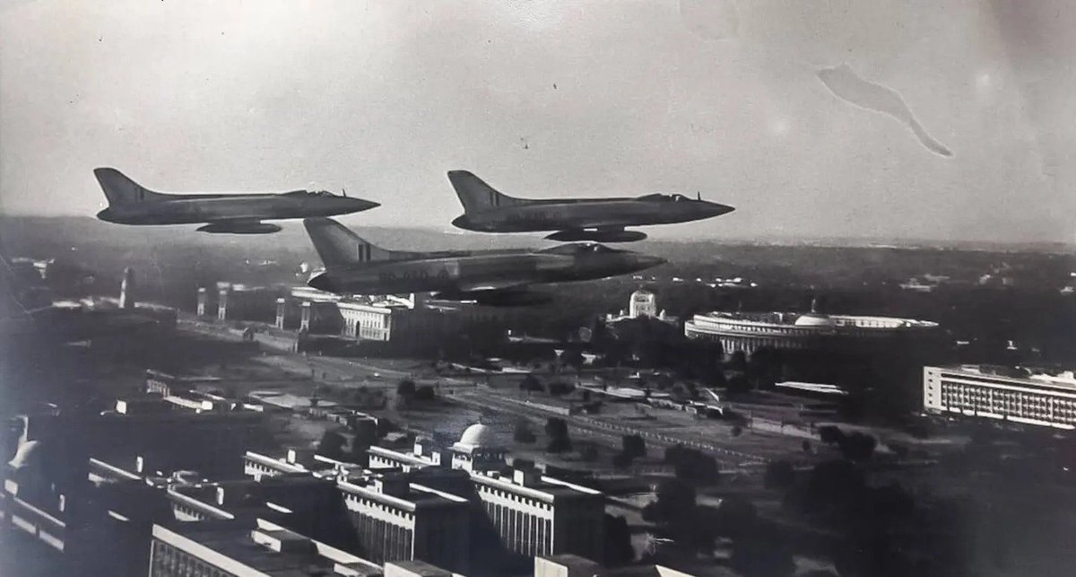 Winged Daggers over Delhi!
Marut aircraft of the IAF's No 10 Squadron participating in the #RepublicDay fly-past.
#IAFHistory