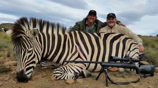 Please retweet if you think there should be a worldwide ban on trophy hunting. 😡 👉 change.org/BanTrophyHunte…