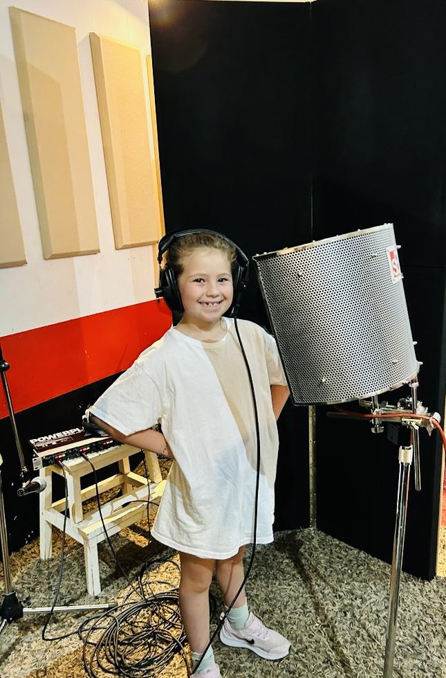 PopstarpartyL's tweet photo. We just love immersing in the magic of #sound with the little stars.
Child #singers and #actors hold a special place in our hearts. Their energy, simplicity, straightforwardness, curiosity and #creativity teach us invaluable lessons every day.
02084445054
#childactor #childsinger https://t.co/0fIgGwCm6i