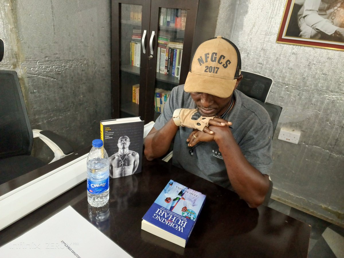 RetsonTedheke01's tweet photo. #Agbafovolution: Working With Buhari @MBuhari; Reflections of A Special Adviser, Media and Publicity (2015-2023).
The Farmer Has His Copy and Would Not Have Missed it For The World.
@Rovingheights Delivered it Perfectly! https://t.co/wrDhOINHGk