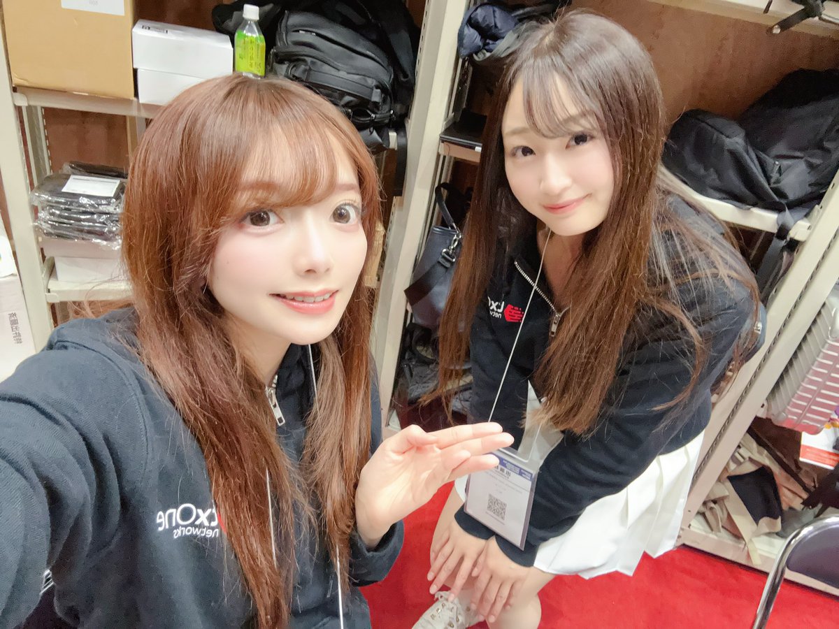 AyasatoMei's tweet photo. 『🤖第8回 #スマート工場EXPO🤖』
初日が終わりました💡
同じ東北出身のしおりさん@shio_portrait と一緒でうれしい!☺︎✨
明日からもよろしくお願いします〜👀💗
💠
#TXOne #東京ビッグサイト #イベコン #イベントコンパニオン https://t.co/vslGy2tHVH
