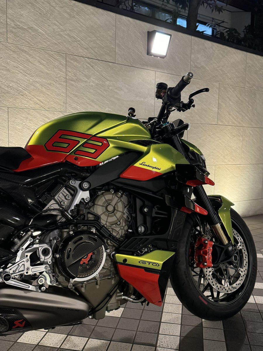 ランボルギーニのバイク買った、乗らないで飾っときます。