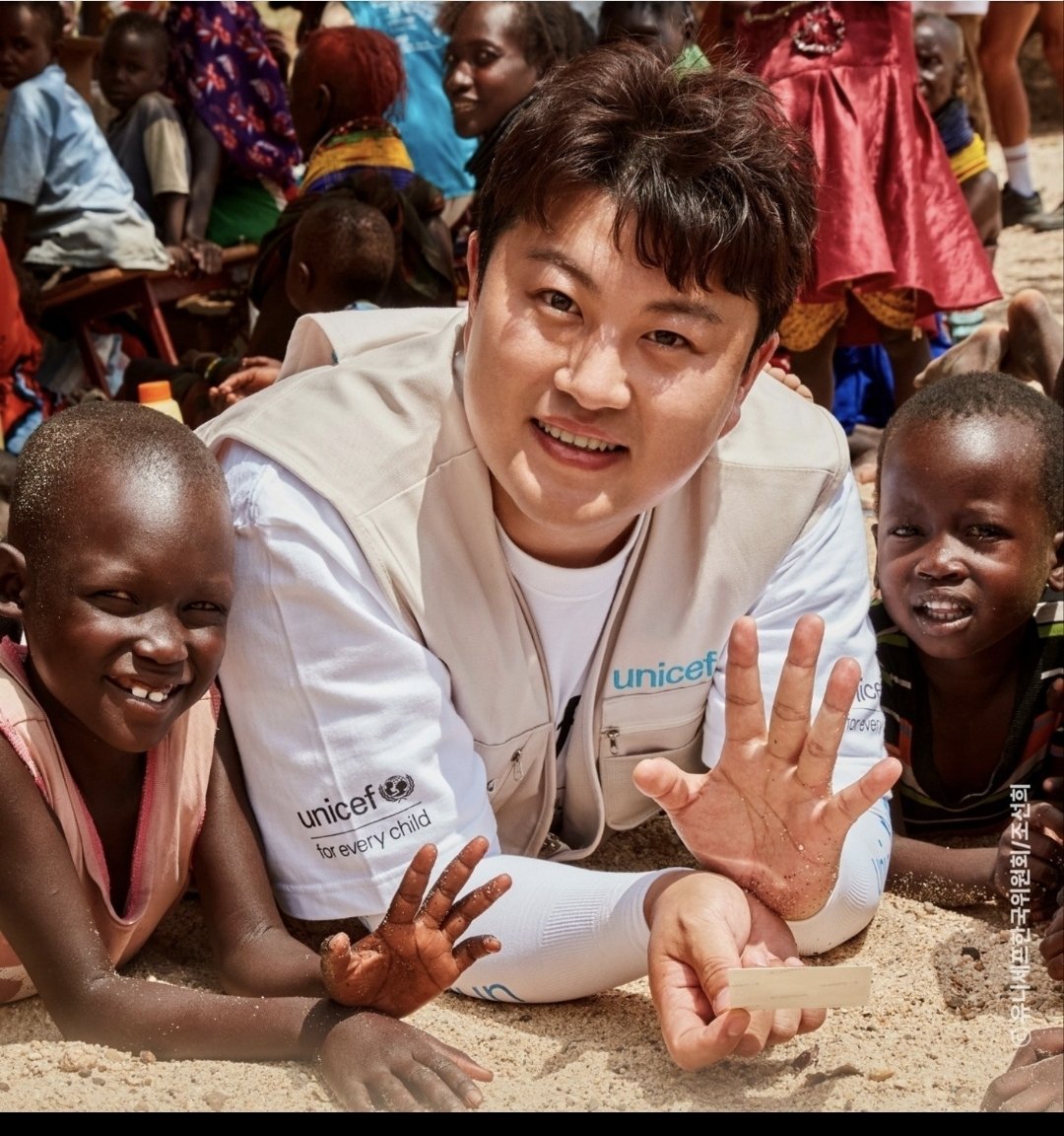 김호중 유니세프와 동행하는 블루라이팅

#김호중#kimhojoong
#tvarotti
#김호중_희망의빛_블루라이팅 

호중희망여정

#김호중선한영향력
응원 합니다