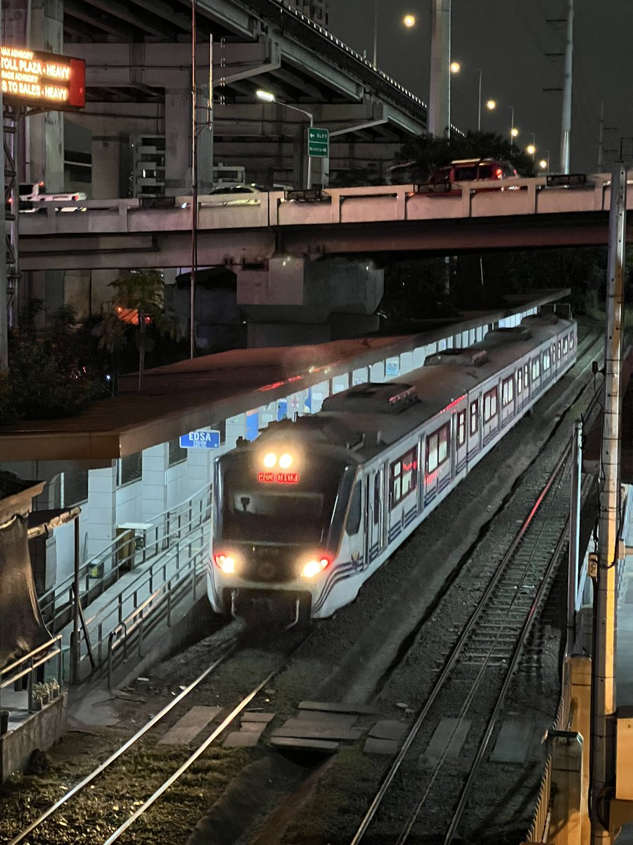 adriansyahyasin's tweet photo. Menjelajah Transportasi Umum Manila!

Kalau ditanya kota di luar yang paling kembar dengan Jakarta itu apa, sebetulnya akan saya jawab Manila 😁 Dengan skala yang kurang lebih sama kota ini juga punya permasalahan urban yang sama

Trit ini akan merekap semua moda transportasi umum utama yang Metro Manila miliki mulai dari MRT, LRT, Bus, hingga Jeepney :)