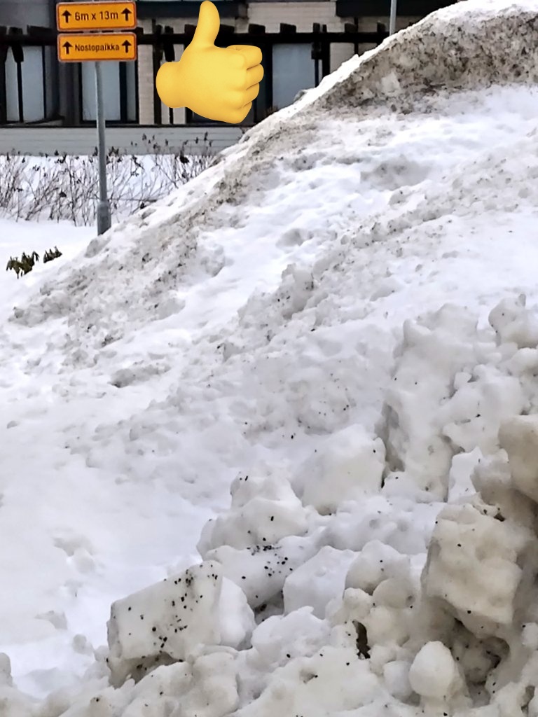 ArielHuuhtanen's tweet image. Nostopaikka vai lumenkaatopaikka? #arki #näinmeilläkotona