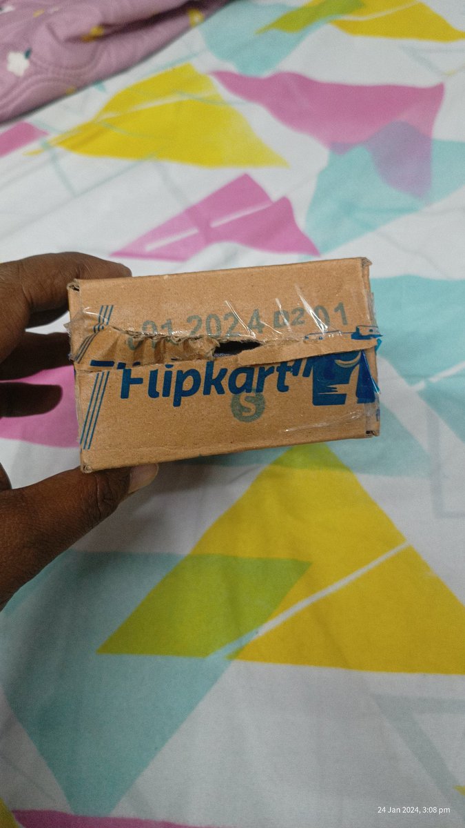 adheeshsinghal's tweet photo. @Flipkart @flipkartsupport @jagograhakjago @SamsungIndia
@SamsungMobile #fliokartchorhai #avoidsamsung
I have order the Samsung ultra phone and have the offer of getting wireless charger free. But it's not there in the box .. Flipkart is also not responding with my complaint https://t.co/nee9ALCifH
