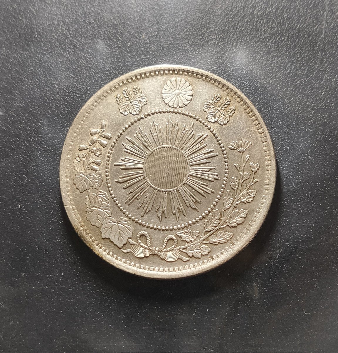 SilverBerserker's tweet photo. 大日本 明治四年 五十銭
リアルっす\(`・ω・´)/シュタッ!
#旭日竜
#50SEN
#銀貨
#silver https://t.co/fiGwzT7dEg
