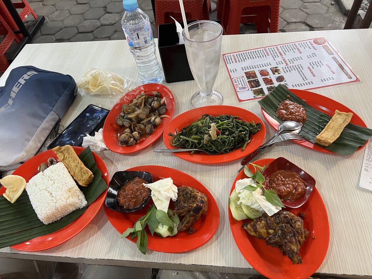 gittarini's tweet photo. Yang kayak gini nih yg bikin males pulang 😌 https://t.co/XV9Kwtsfsm