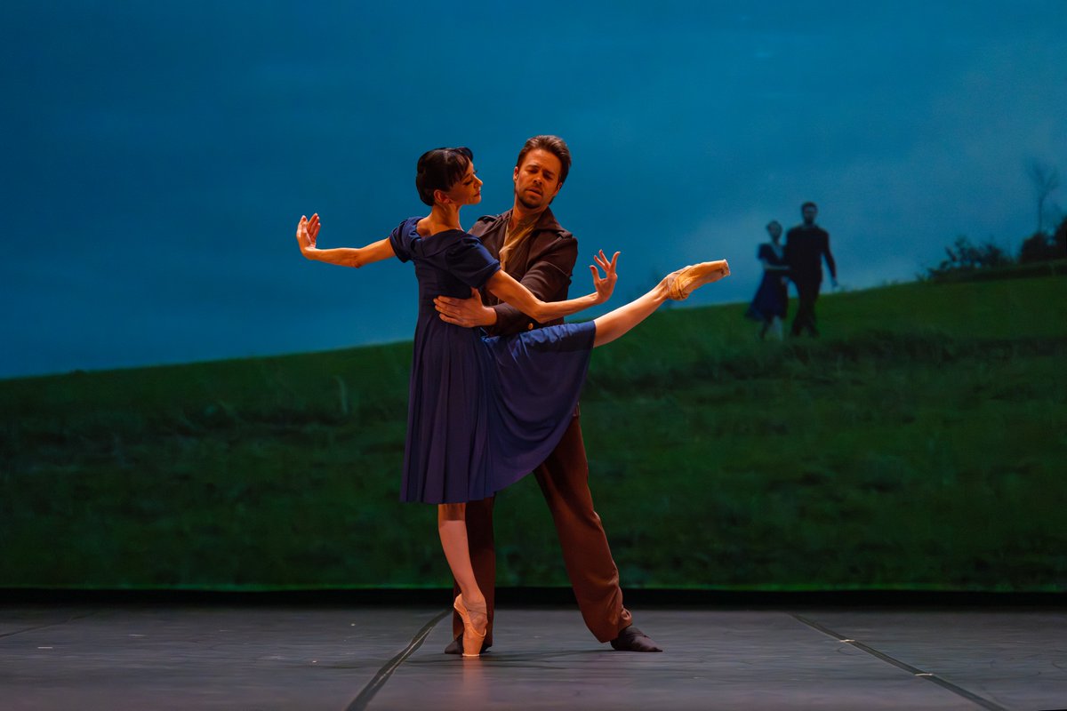 Acaba de recibir #LucíaLacarra la Medalla de Oro al Mérito en las Bellas Artes. Dio su primera clase de danza con nueve años. A los 15 debutó con la compañía de ballet de la escuela de Víctor Ullate. Ha sumado etapas en Marsella, San Francisco, Múnich... aisge.es/lucia-lacarra