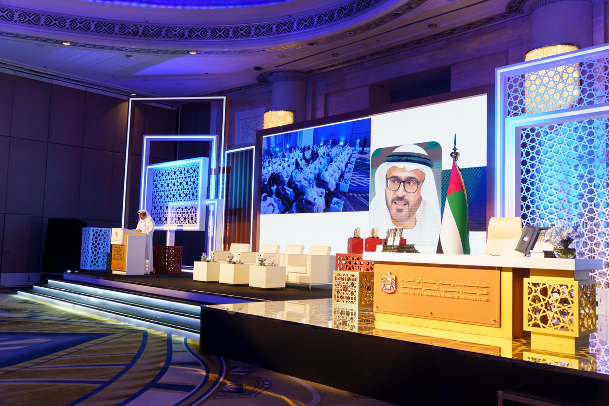 React_uae's tweet image. مقتطفات من حفل اطلاق كتاب &quot;اضاءات في مسيرة رجل الانسانية&quot; عن صاحب السمو الشيخ محمد بن زايد للكاتب جمال سند السويدي.
تم تنظيم الحفل من قبل شركة React mena بالمشاركة مع فريق عمل Redpill بتنفيذ الديكور.