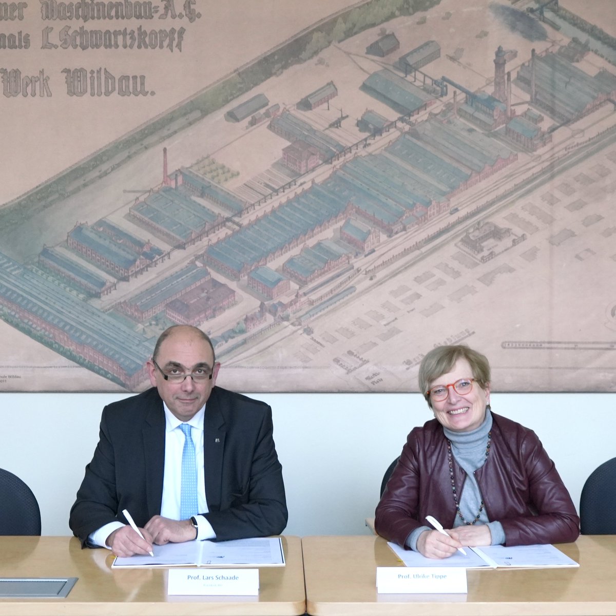 🤝Die <a href="/TH_Wildau/">TH Wildau</a> und das #RKI unterzeichnen Kooperationsvereinbarung 
Diese soll zur Stärkung gemeinsamer Aktivitäten beitragen, um dadurch zusammen einen Beitrag zur Wissenschaft und Forschung in der Region und darüber hinaus zu leisten.
Zur Meldung
➡️rki.de/DE/Content/Ins…