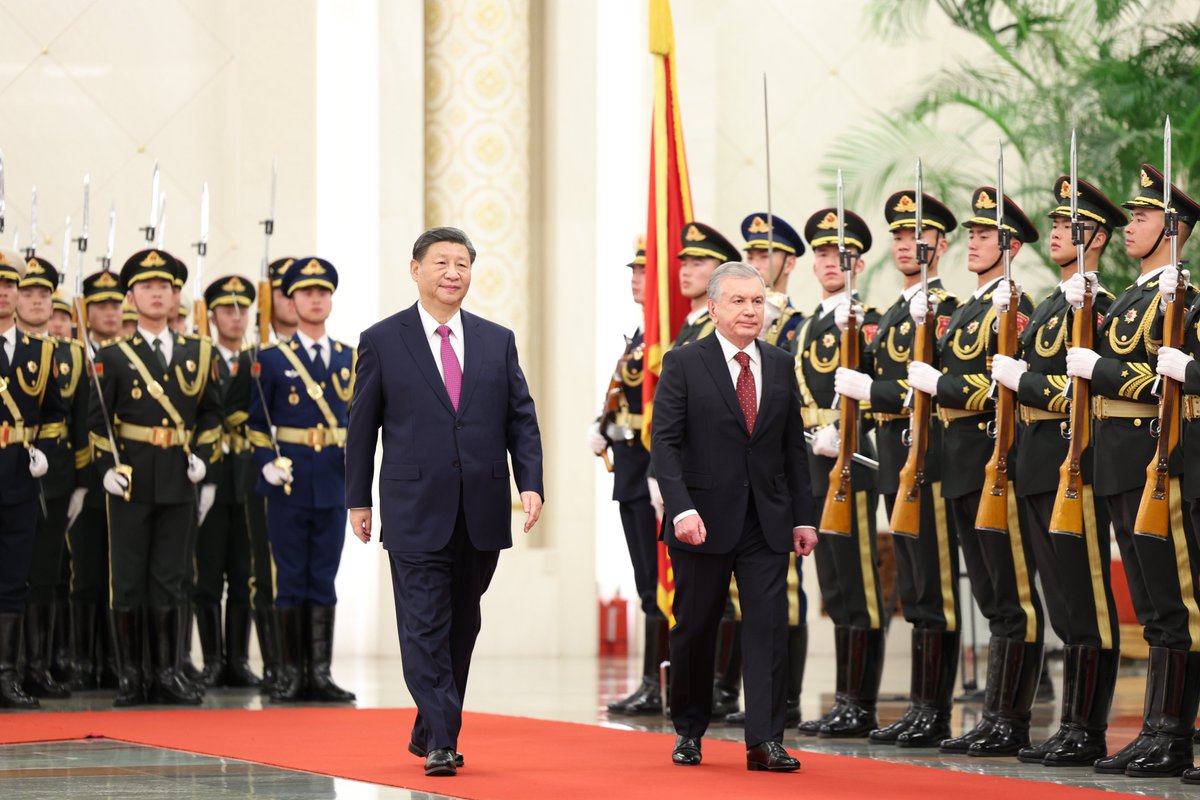 President Xi Jinping held a welcome ceremony for Uzbek President Shavkat Mirziyoyev who is on a state visit to China.