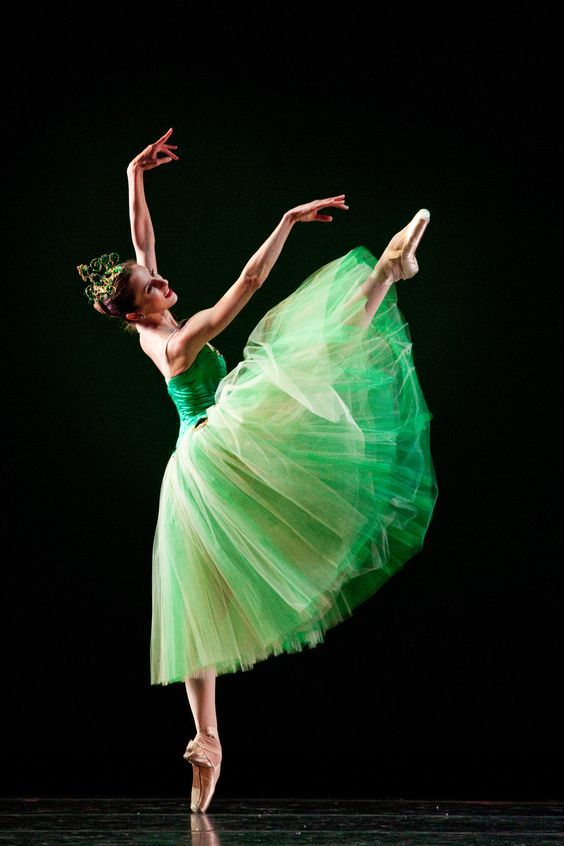 Emeralds by George Balanchine. You know I cannot pass by a #ballet photo, don't you?