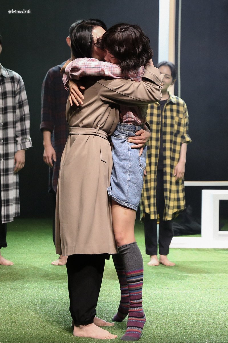 letmedrift's tweet photo. 240123 템플 커튼콜

세상에서 가장 따뜻한 포옹

#김세정 #템플 #KIMSEJEONG https://t.co/nflUKEWtJz