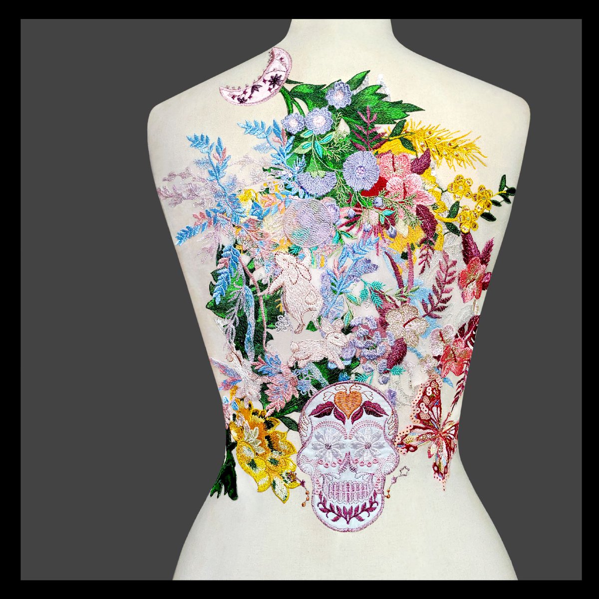 MLeurn's tweet photo. <To be a part of Art> 

Tattoos adorning, free and bold.
Embroidered tales, stylishly told.
They sketch out freedom, grace, and the light of gold.

Being you is all you need.
Let's fearlessly echo our unique sound.
In every age, a story profound.

#Tattoos #Embroidery #Attitude https://t.co/PAVZvcG2VO