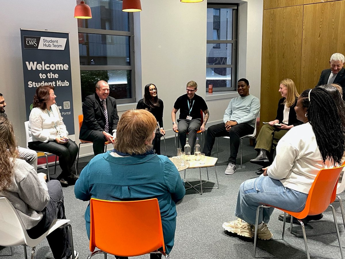 ScotGovEdu's tweet photo. Higher Education Minister @GraemeDeyMSP visited @UniWestScotland in Paisley to see the vital work it is doing to support access for students from deprived areas.

Everyone in Scotland should have the opportunity to learn at university, regardless of their background. https://t.co/gOcDHPyzoK