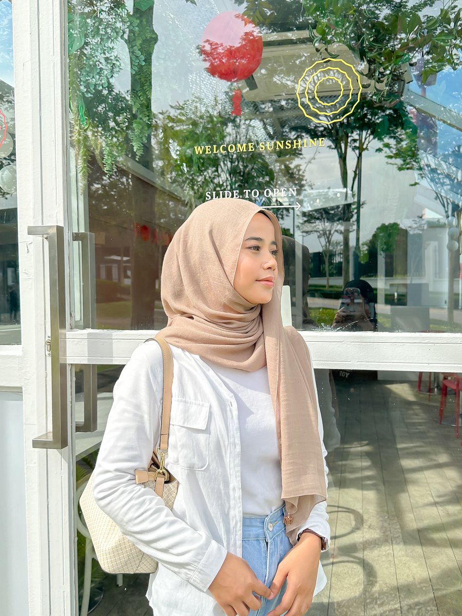 Jasmine ke Lily ? Tapi dua dua cantik 😭

Better grab je dua dua RM20 je sehelai. Cotton shawl paling mudah nak iron and nak bentuk awning. Lurveeeee