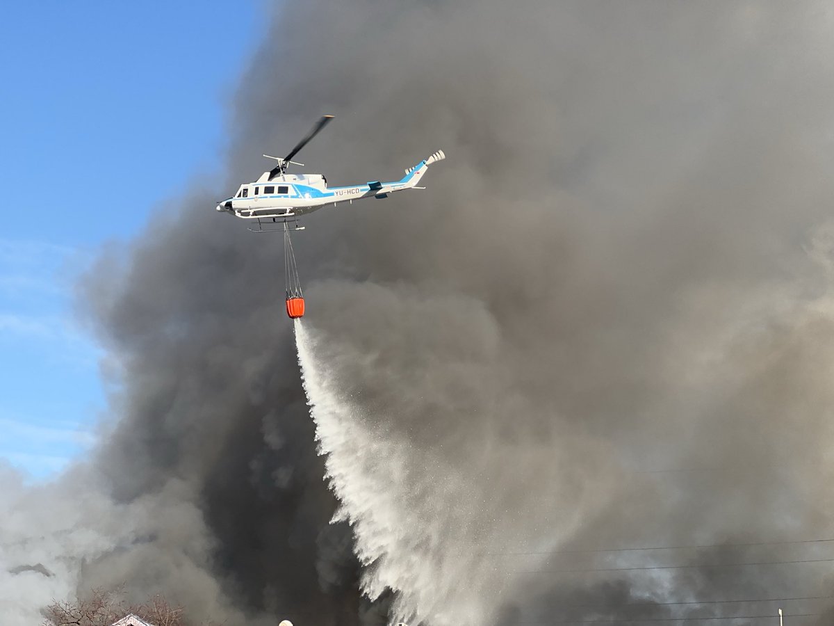 SrdjanMarkovic's tweet photo. #pozar #kinezi #blok70 #firefighters #helicopter https://t.co/AT6KYJhDT0
